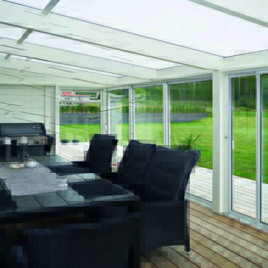 termotag og udestue med hvidmalet træramme